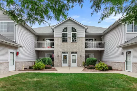 4738 W Maple Leaf, Greenfield, WI 53220