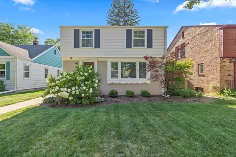 5319 N Bay Rdg, Whitefish Bay, WI 53217