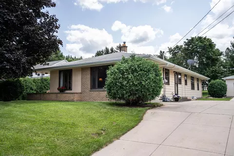 2407 E Sandy Acre, West Bend, WI 53090
