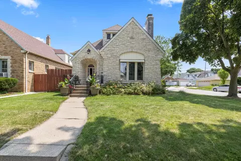 3376 S 11th, Milwaukee, WI 53215