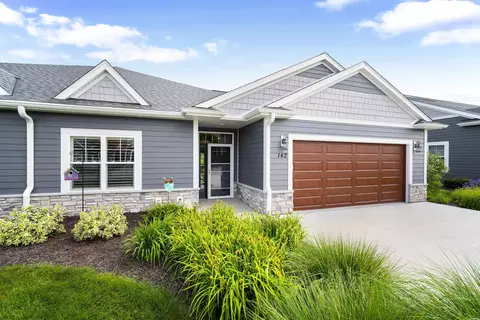 142 Phantom Lk, Mukwonago, WI 53149