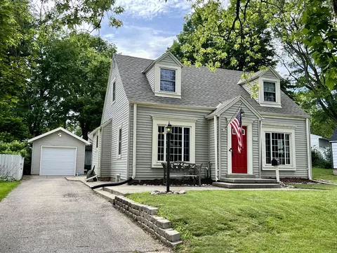 3375 S Schauer, Greenfield, WI 53219