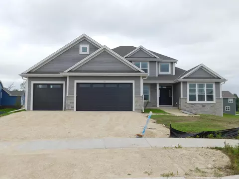 692 Hummingbird, Grafton, WI 53024