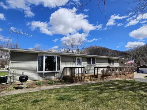 127 Malin, Genoa, WI 54632