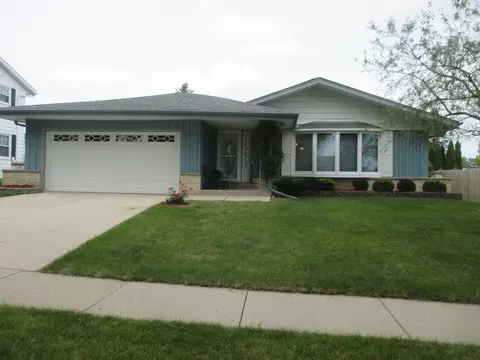 2270 E Norwood, Oak Creek, WI 53154