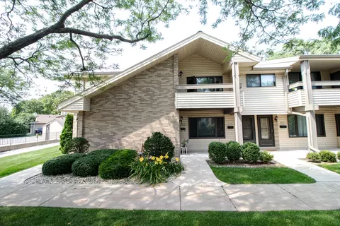 1693 S Carriage, New Berlin, WI 53151