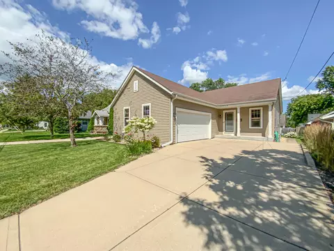 1013 Westowne, Waukesha, WI 53188