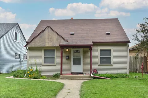 2245 S 107th, West Allis, WI 53227