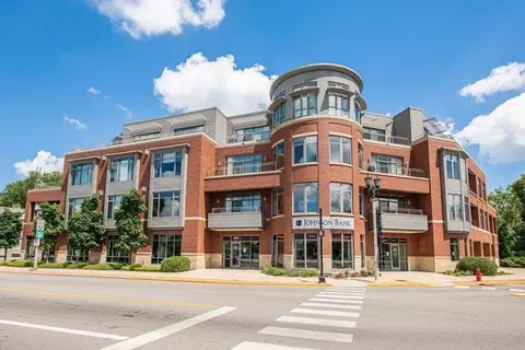5600 N N Lk #204, Whitefish Bay, WI 53217