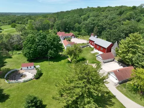 w339s9835 Red Brae, Mukwonago, WI 53149