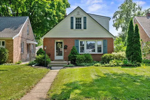 5664 N Braeburn, Glendale, WI 53209