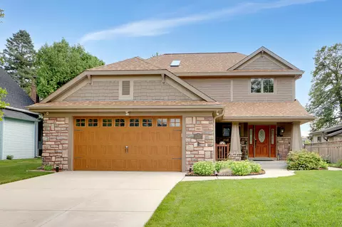 623 E Anderson, Oconomowoc, WI 53066