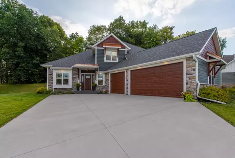 1523 Red Oak, Hartford, WI 53027