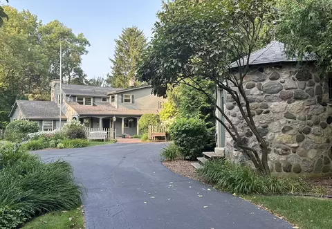425 W Appletree, Mequon, WI 53092