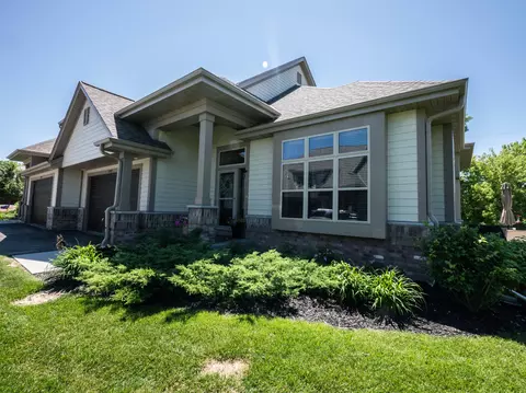 21985 W North, Brookfield, WI 53045