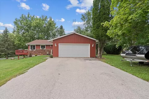 w1416 Pine Court, Holland, WI 53070