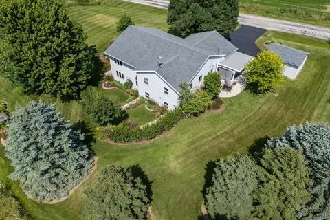 n2584 Mill Road, Lyndon, WI 53093