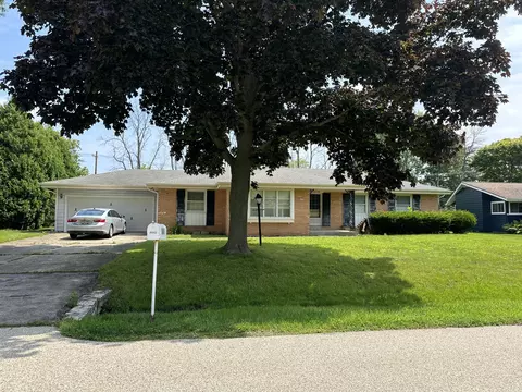8664 N N Mnr, Fox Point, WI 53217
