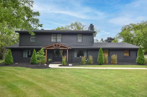 9220 N Sleepy Holw, Bayside, WI 53217