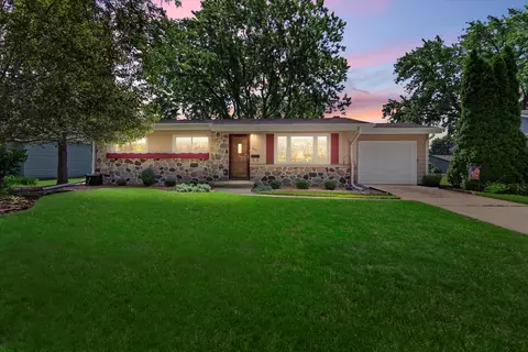 807 W Washington, Waukesha, WI 53188