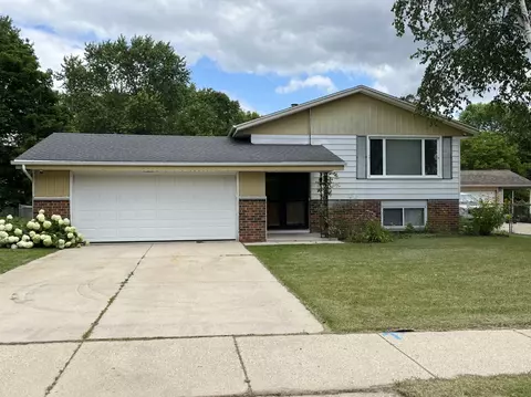2226 Wellington, West Bend, WI 53090