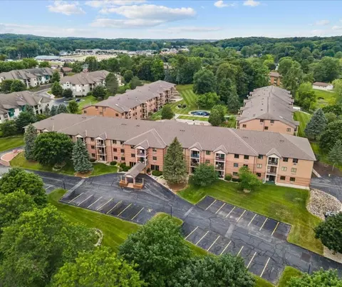 530 N Silverbrook #106, West Bend, WI 53090