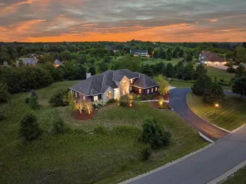 7245 W Overlook, Mequon, WI 53092