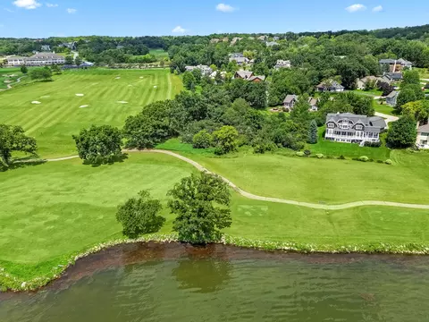 1140 Turnberry, Geneva, WI 53147