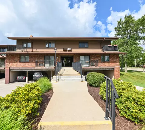 3915 S 84th #7, Greenfield, WI 53228