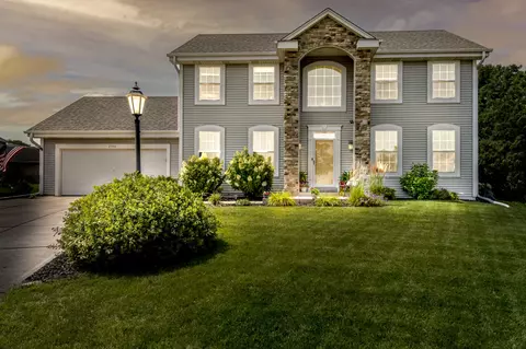 2304 River Hl, Waukesha, WI 53189