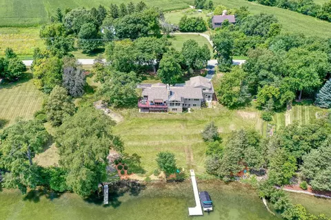 1548 N Dousman, Summit, WI 53066