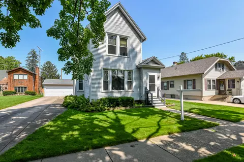 127 N Harrison, Delavan, WI 53115