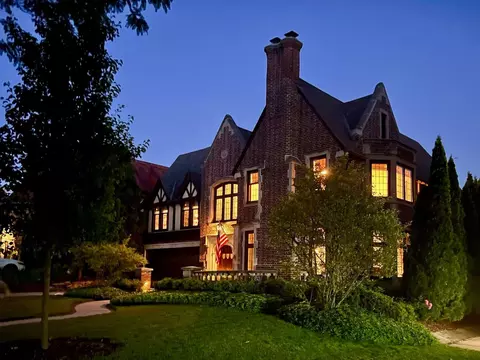 2703 E Newton, Shorewood, WI 53211
