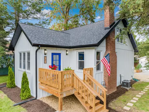 721 Clover, Lake Geneva, WI 53147