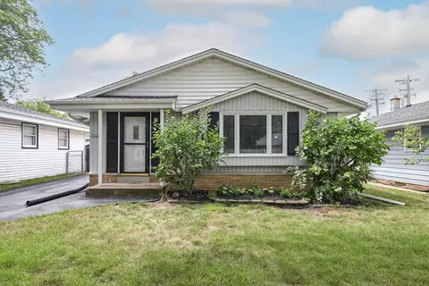 2245 N 117th, Wauwatosa, WI 53226