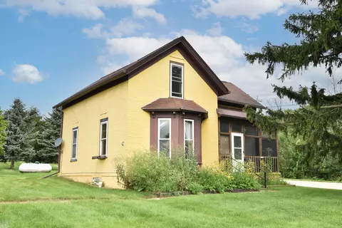 5299 Lovers Ln, Belgium, WI 53004