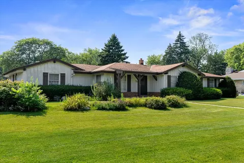 6901 N Milwaukee Riv, Glendale, WI 53209