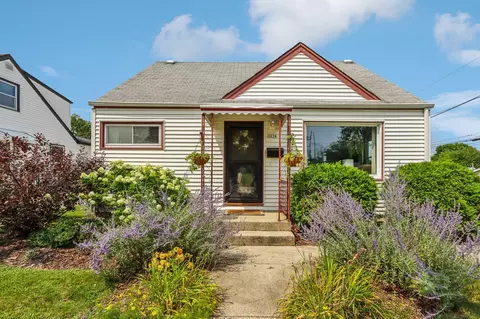 3254 E Waterford, Saint Francis, WI 53235