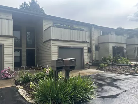 964 Valentine, Oconomowoc, WI 53066