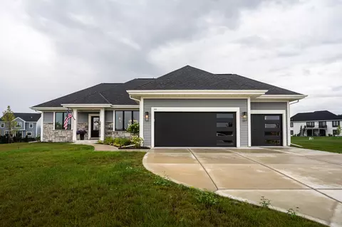 707 Oldfield, Mukwonago, WI 53149