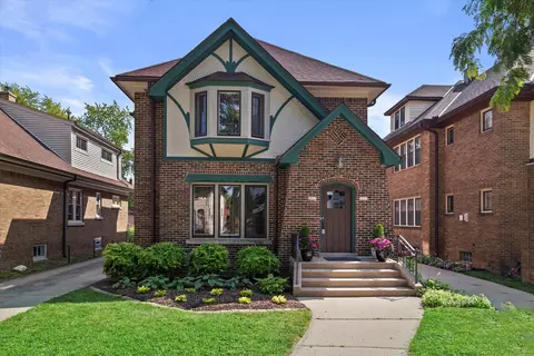 2031 E Marion #2033, Shorewood, WI 53211