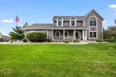 521 Majestic Vw, Oconomowoc, WI 53066