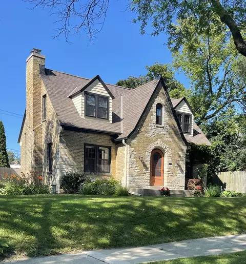 1414 E Pinedale, Shorewood, WI 53211
