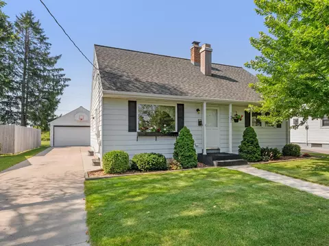 1402 Hamann, Manitowoc, WI 54220
