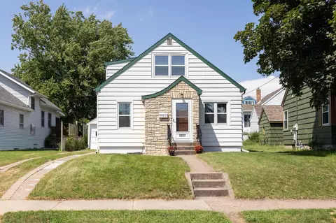 2327 Jackson, La Crosse, WI 54601