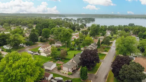 w271n2549 Pear Tree, Pewaukee, WI 53072