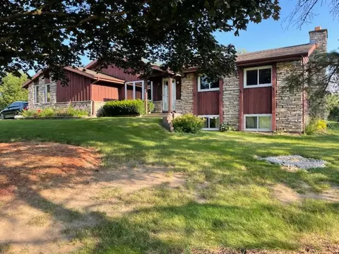 W4563 Smith, Lebanon, WI 53098