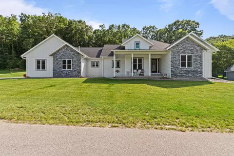 w6275 Pinewood Drive, Onalaska, WI 54636