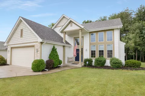 1260 Shoal Rdg, Oconomowoc, WI 53066