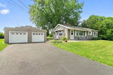 8329 W Donges Bay, Mequon, WI 53097